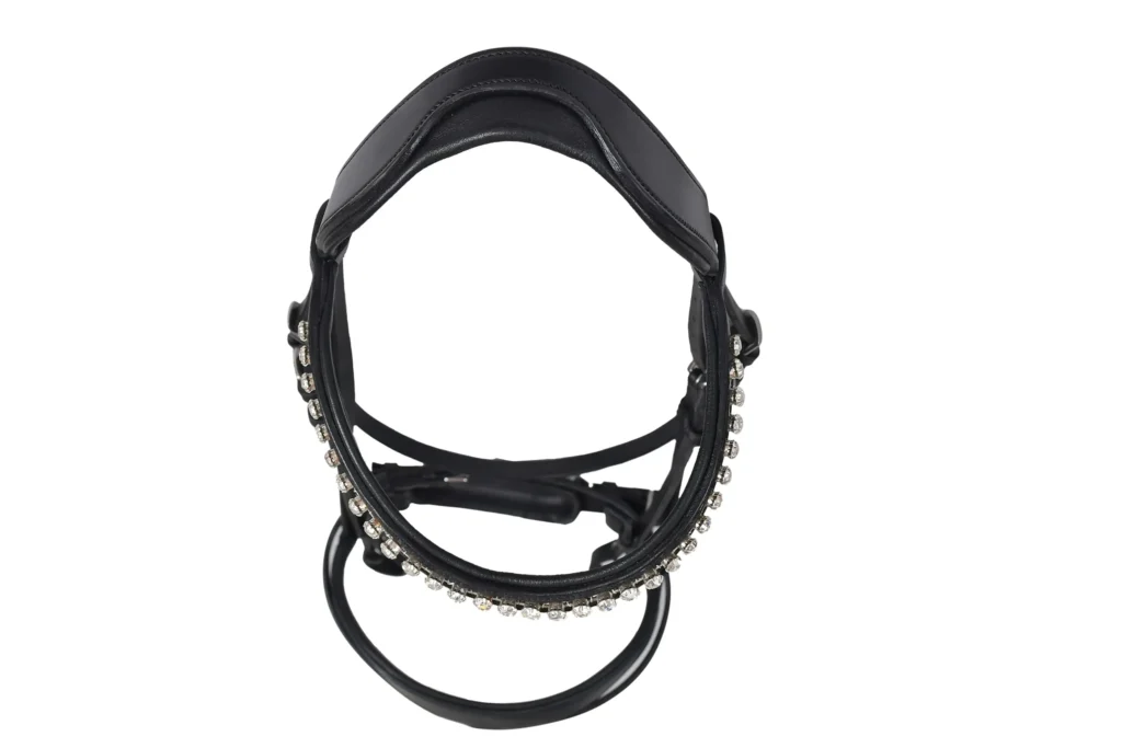 Hunter Elegent Black - Elegant black leather bridle featuring diamond-cut gem detailing, bit, jumping noseband, and soft cow leather padding. Crafted from black DD...