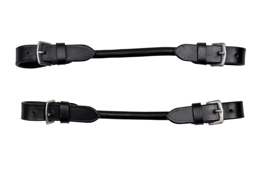 Pelham - Pelham bit roundings made with black DD leather and stainless steel fitting material. Designed to connect reins efficiently, these full-size...